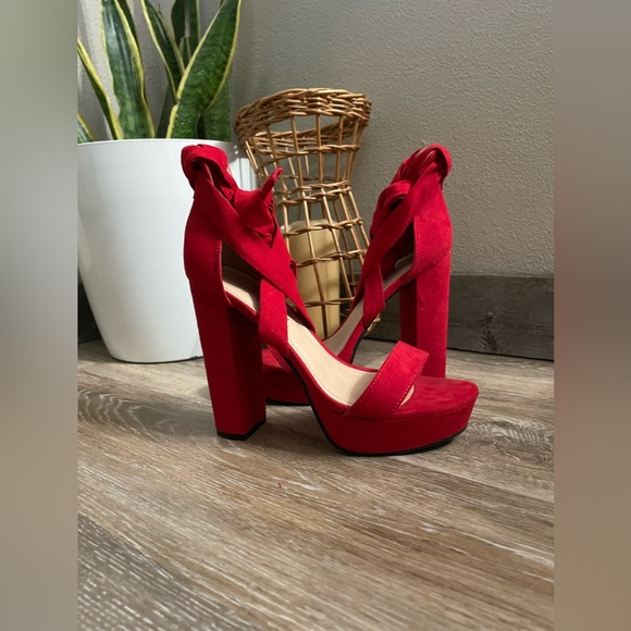 Red platform heels - Picture 2 of 6